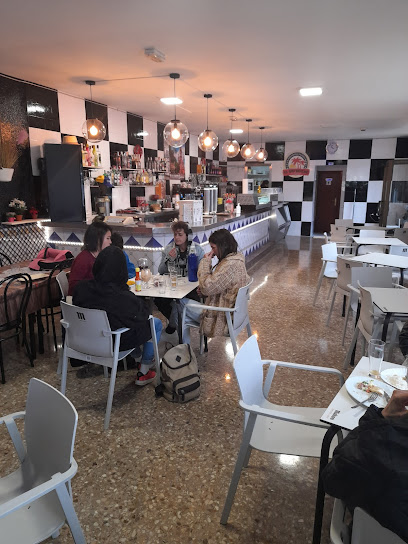 Restaurante El bochinche de puchis - Avinguda la Rambleta, 57, 46470 Catarroja, Valencia, Spain