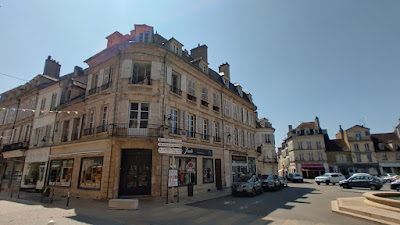 Place du Général de Gaulle à Avallon
