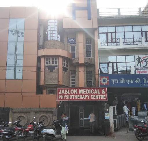 जसलोक मेडिकल और भौतिक चिकित्सा केंद्र: डॉ रवदीप सिंह
