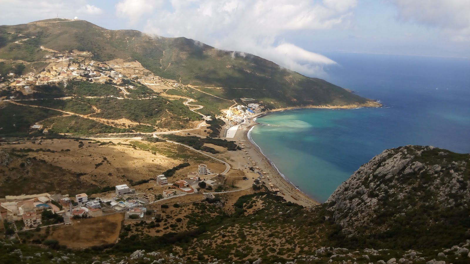 Foto af Oued El Marsa bakket op af klipperne