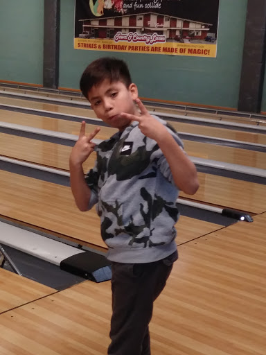 Bowling Alley «Town & Country Lanes», reviews and photos, 3500 River Rd N, Keizer, OR 97303, USA