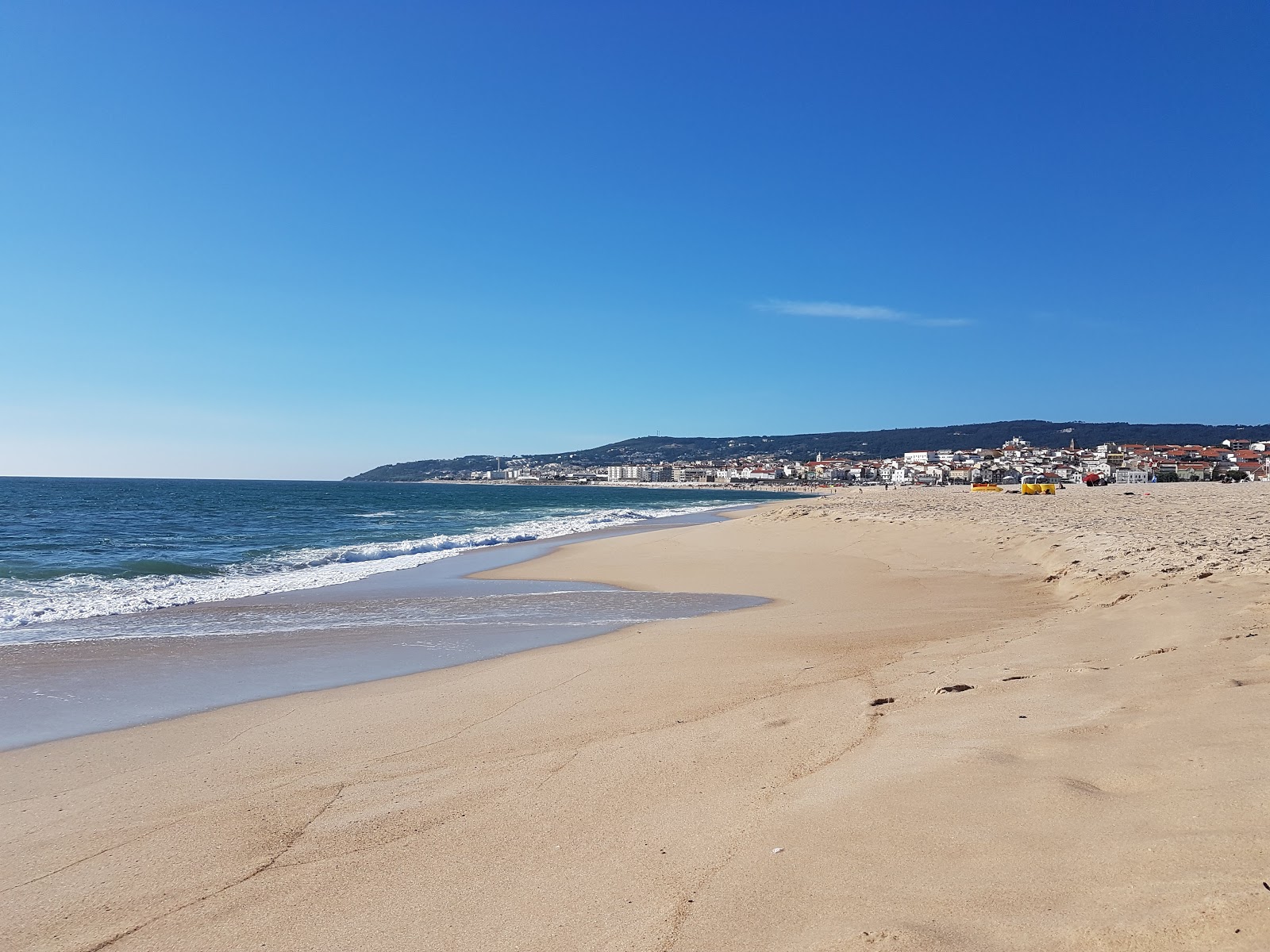 Foto di Claridade Beach con una superficie del sabbia pura bianca