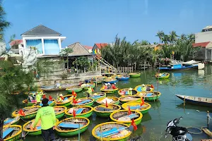 Hoi An Basket Boat image