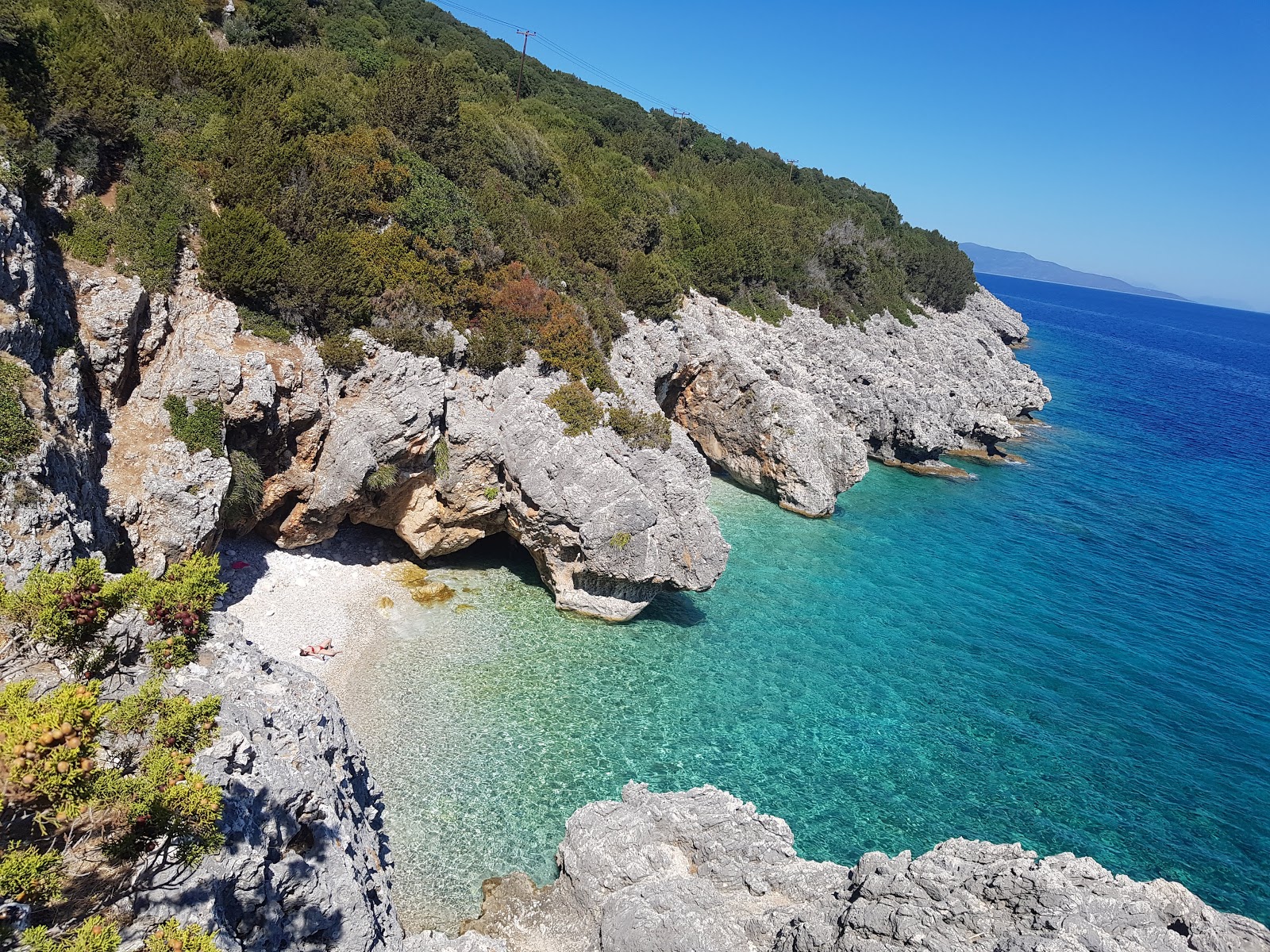 Photo de Kako Lagadi beach avec l'eau cristalline de surface