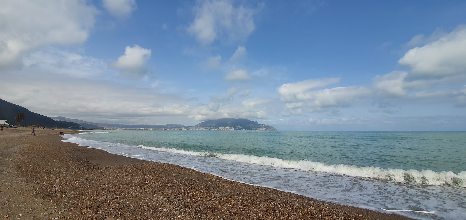 Foto van Plage El Maghra met turquoise puur water oppervlakte