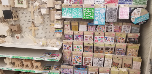 Dollar Store «Dollar Tree», reviews and photos, 1079 Pearl Rd, Brunswick, OH 44212, USA
