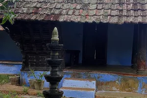 Thalakulam Valiyaveedu : Birth place of Veluthampi Dalawa image