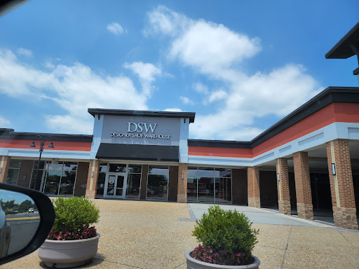 Shoe Store «DSW Designer Shoe Warehouse», reviews and photos, 7670 Richmond Hwy, Alexandria, VA 22306, USA
