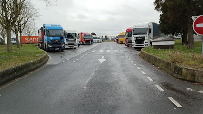 Parque Poids-lourds Truck Parking à Ressons-sur-Matz