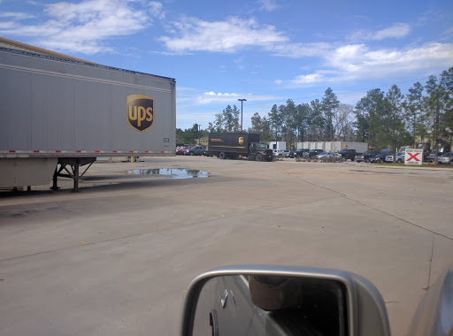 Shipping and Mailing Service «UPS Conroe Customer Center», reviews and photos, 9641 Pozos Ln, Conroe, TX 77303, USA