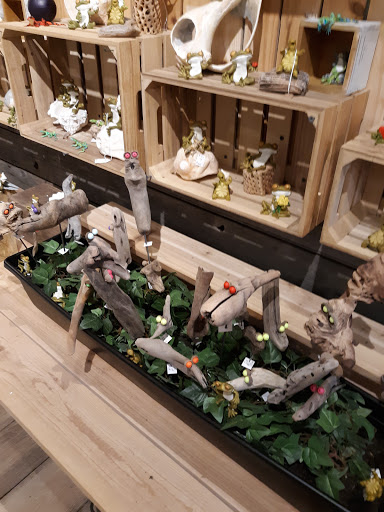 Shopping Mall «West End Garage, Cape May», reviews and photos, 484 W Perry St, Cape May, NJ 08204, USA