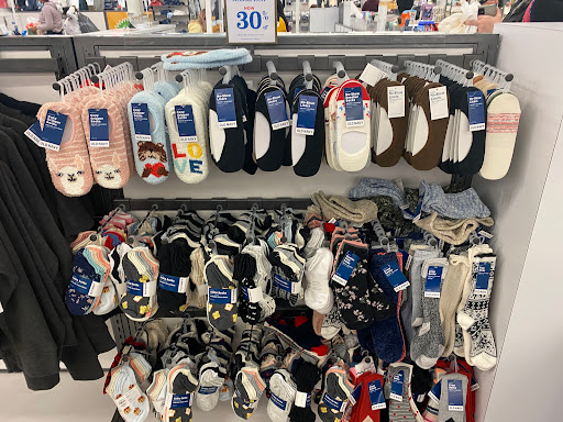 Clothing Store «Old Navy», reviews and photos, 485 River Rd, Edgewater, NJ 07020, USA