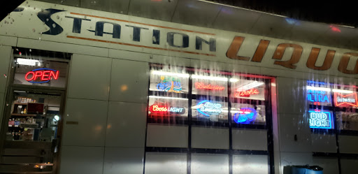 Fillin Station Liquors Inc, 901 E 2nd St, Madison, IN 47250, USA, 