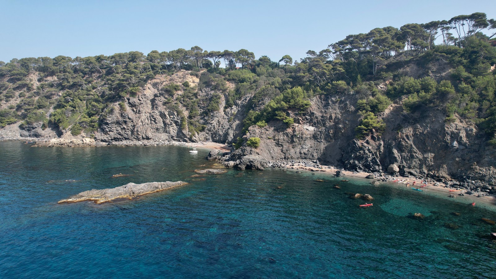 Foto von Plage du Trou de l'Or mit graue kiesel Oberfläche