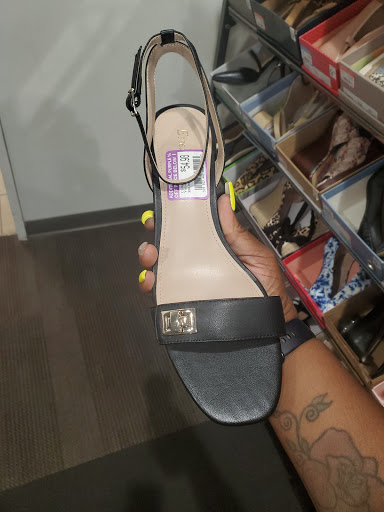 Shoe Store «DSW Designer Shoe Warehouse», reviews and photos, 427 Crossroads Blvd, Cary, NC 27518, USA