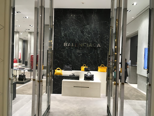 BALENCIAGA EmQuartier Store