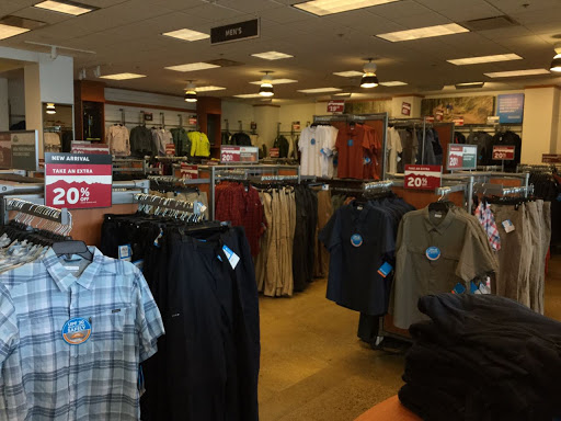 Sportswear Store «Columbia Sportswear Outlet», reviews and photos, 3 Monroe Pkwy, Lake Oswego, OR 97035, USA