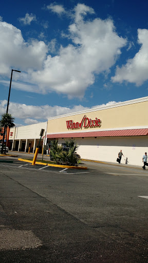 Grocery Store «Fresco y Más», reviews and photos, 3701 NW 7th St, Miami, FL 33126, USA