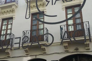 Apartamentos Casa De La Lonja image
