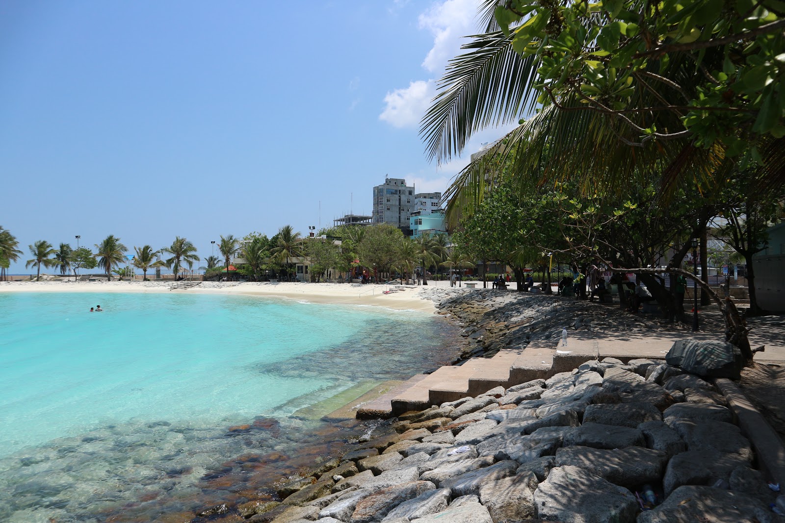 Photo de Male Beach avec baie spacieuse