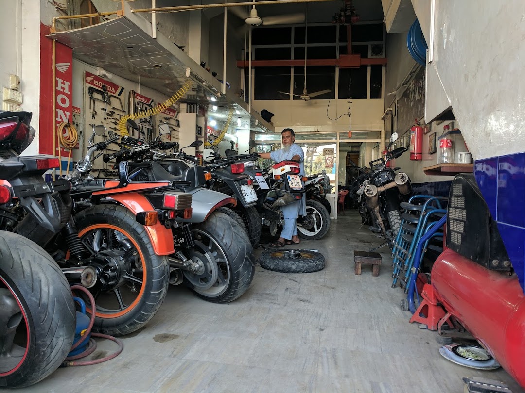 PAK Automobiles - BMW , Harley Davidson , KTM, kawasaki Motorcycles Repairing Shop