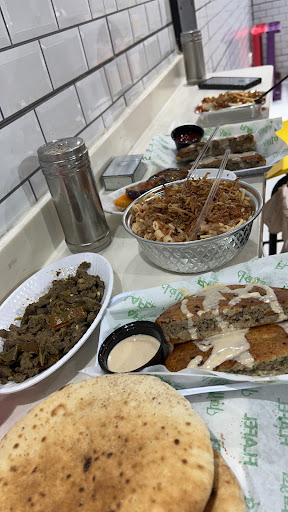 مطعم فلافل مصرية. كشري حواوشي كبده مصرية