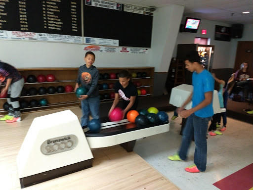 Bowling Alley «River Rock Lanes and Banquet Center», reviews and photos, 1011 N Rd, Ishpeming, MI 49849, USA