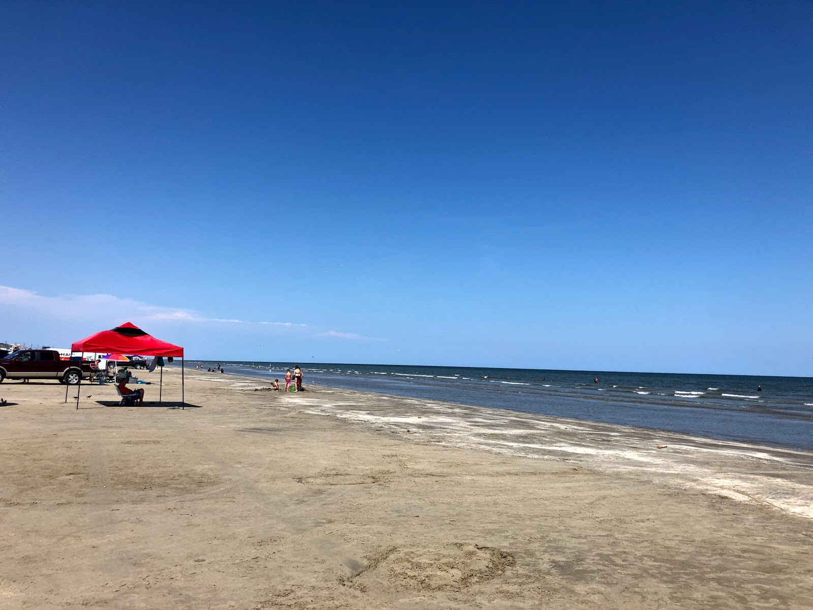 Foto di Salt Cedar Av. beach con una superficie del sabbia grigia