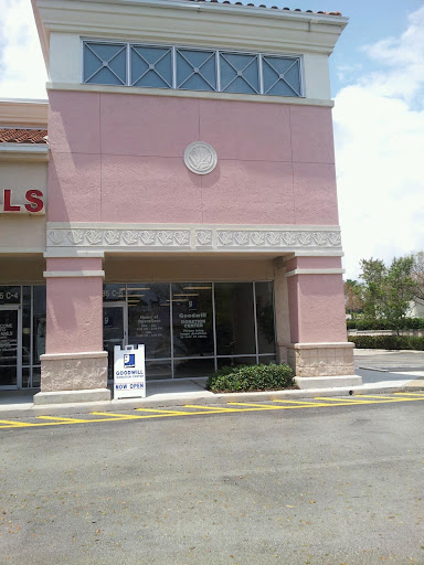 Thrift Store «Goodwill Palm Beach Gardens Boutique/Vintage Shoppe & Donation Center», reviews and photos