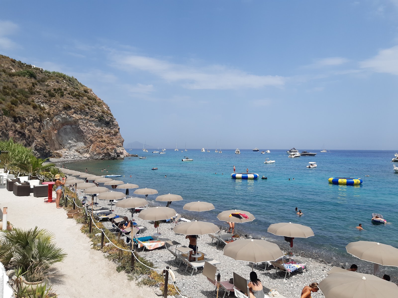 Zdjęcie White Beach -Lido z powierzchnią teren skalisty