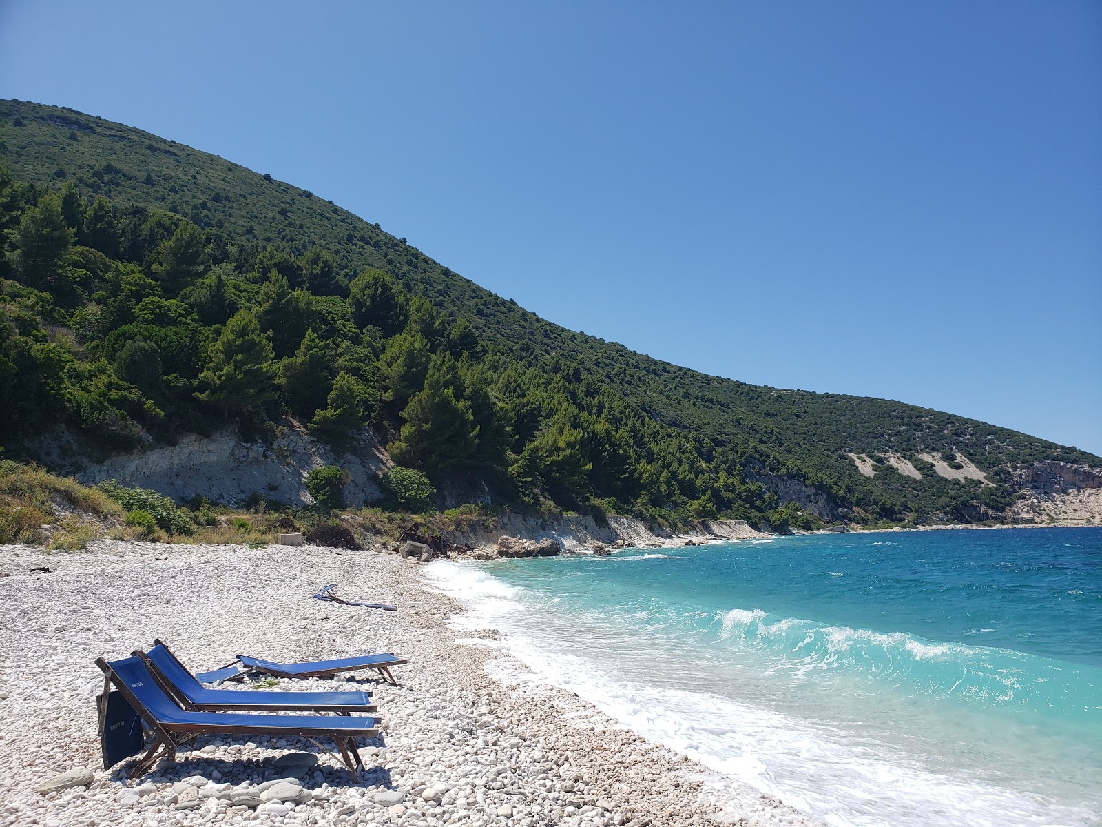 Foto van Sazan beach met hoog niveau van netheid