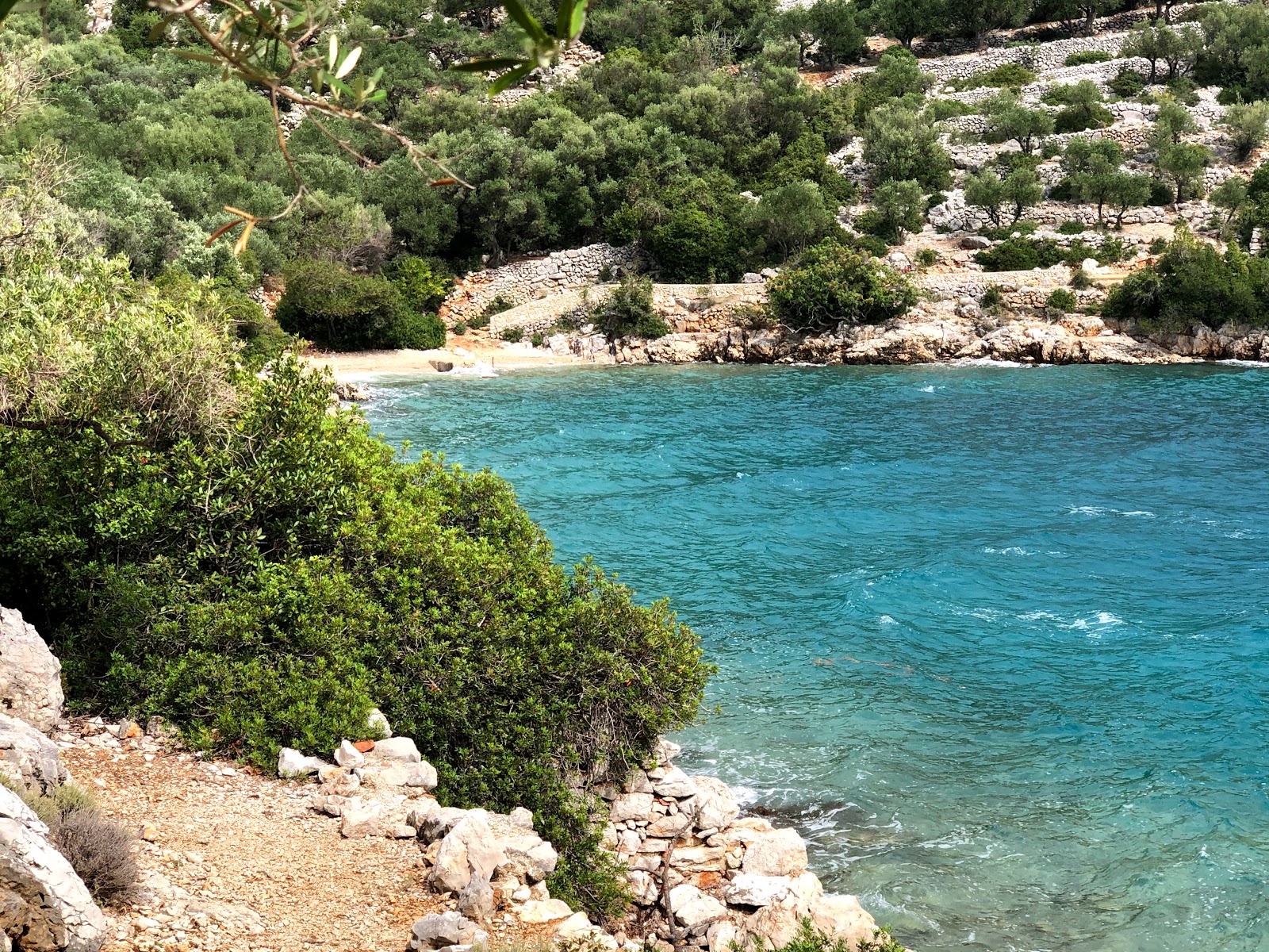 Foto von Kovacine beach II mit kleine, beiger kiesel Oberfläche