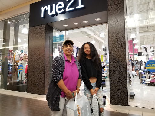 Clothing Store «rue21 - Closing in June», reviews and photos, 1402 SE Everett Mall Way #365, Everett, WA 98208, USA