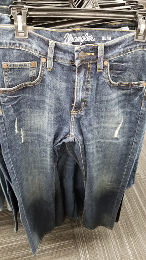 Outlet Store «VF Outlet», reviews and photos, 15501 S Apopka Vineland Rd, Orlando, FL 32821, USA