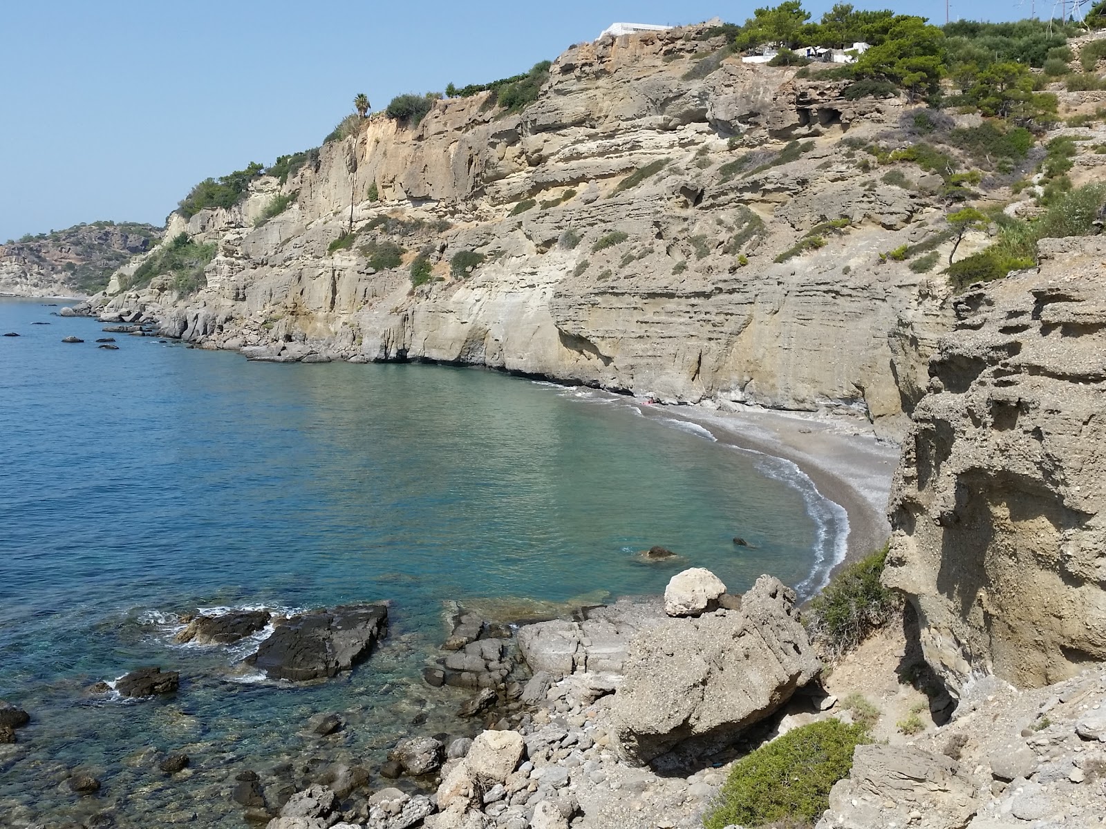 Foto von Galini beach mit feiner grauer kies Oberfläche