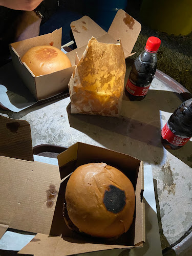 Busty's Burger - Εστιατόριο