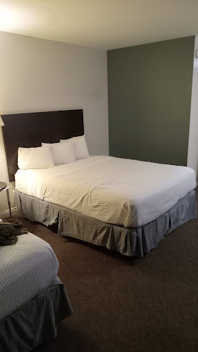 Days Inn by Wyndham Camarillo - Ventura image