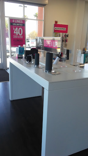 Cell Phone Store «T-Mobile», reviews and photos, 79485 CA-111 Suite 1, La Quinta, CA 92253, USA