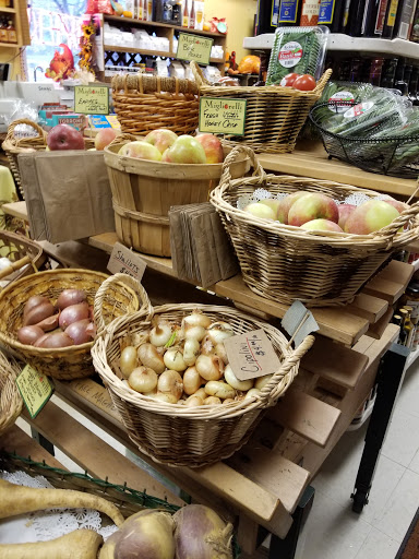 Grocery Store «Quattro Farm Store», reviews and photos, 2251 US-44, Pleasant Valley, NY 12569, USA