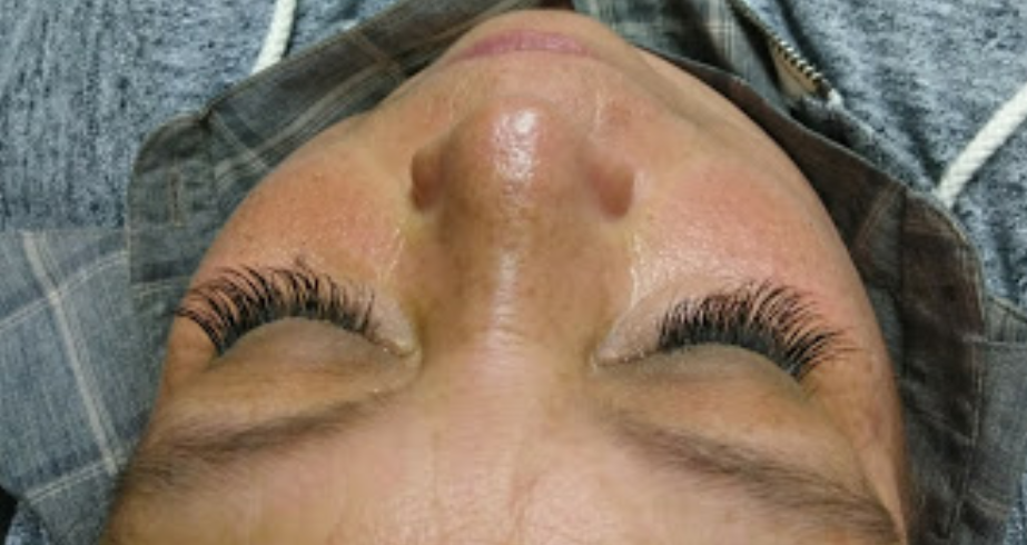 Eyelash extensions by consuelo