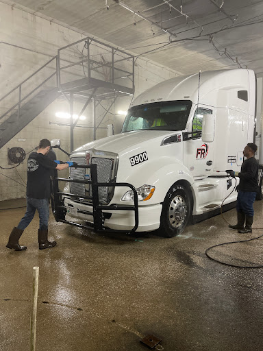XVIII Wheeler's Truck Wash - Troy and  IL en Troy