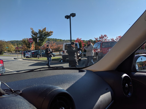 Pet Store «Pet Valu», reviews and photos, 2040 Abbey Rd, Charlottesville, VA 22911, USA