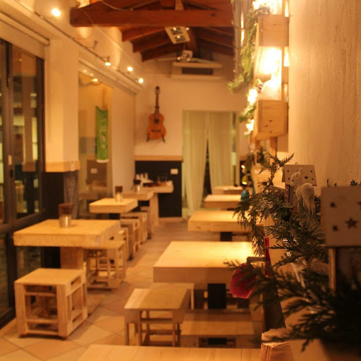 Pizzeria Artista Pizzeria d'asporto con posti a sedere