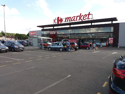 Market Saint-Amand-Montrond De Gaulle à Saint-Amand-Montrond