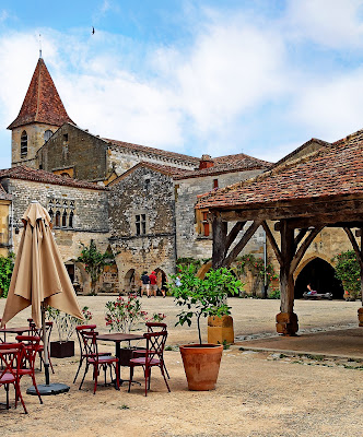 Monpazier Place des Cornières à Monpazier