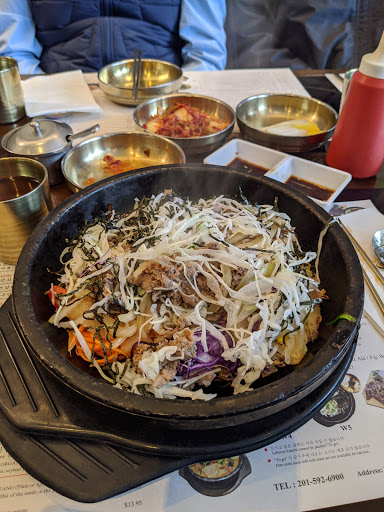 Shopping Mall «Oaktree Mall Shopping Center», reviews and photos, 2024 Center Ave n, Fort Lee, NJ 07024, USA