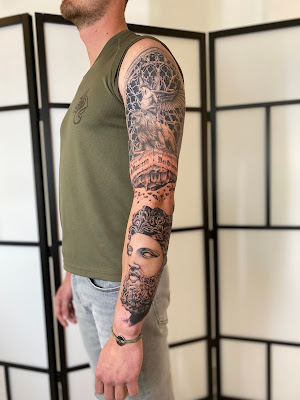 Encre Noire Tatouage à Montrabé