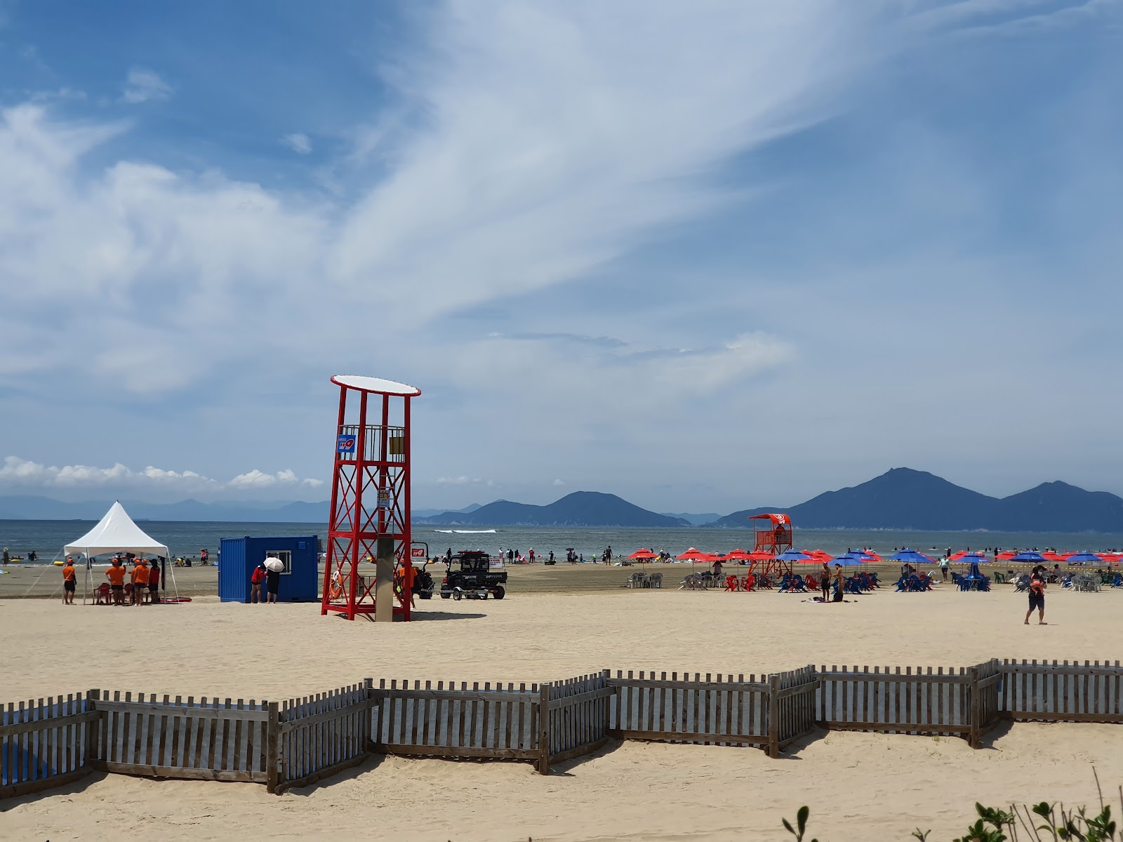 Foto de Dadaepo Beach apoiado por penhascos