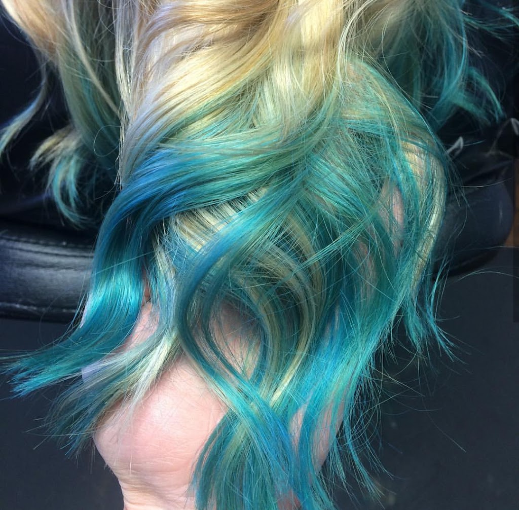 Barbies Salon and Spa 78006