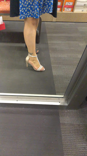 Shoe Store «DSW Designer Shoe Warehouse», reviews and photos, 6971 Grand Ave, Gurnee, IL 60031, USA